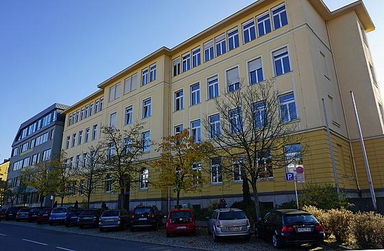 Das Bild zeigt das Augstinus-Gymnasium von außen.