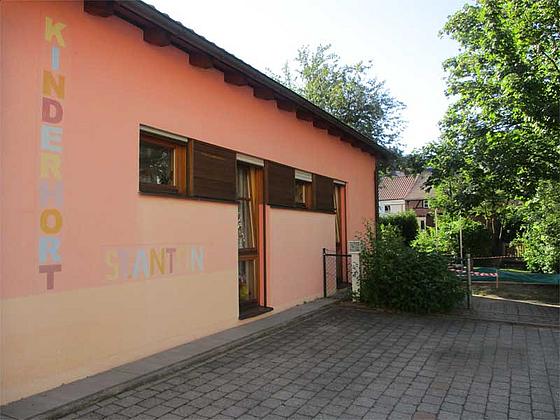 Dieses Bild zeigt eine Außenansicht des Kinderhorts Sankt Anton.
