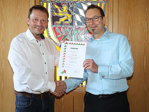 Oberbürgermeister Jens Meyer begrüßt den neuen Baudezernenten Alkmar Zenger
