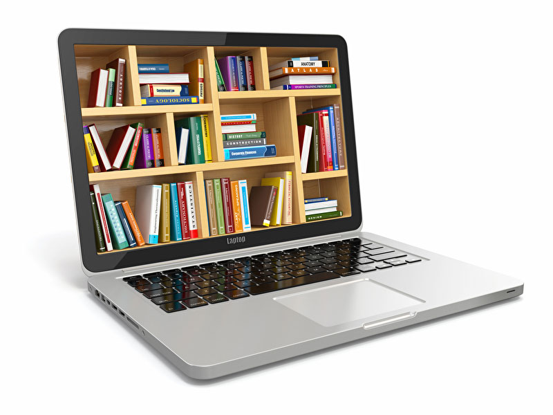 Dieses Bild zeigt einen aufgeklappten Laptop auf dessen Bildschirm ein Bücherregal zu sehen ist.